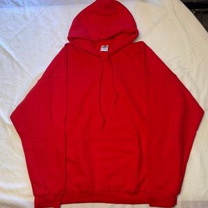 GILDAN- RED pull-over hoodie